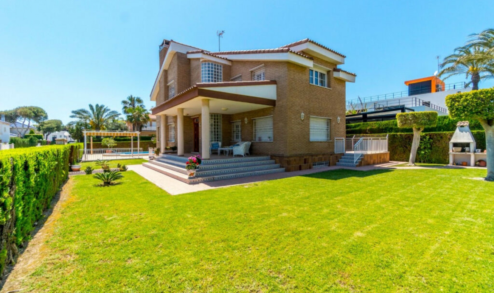 Resale - House -
La Veleta