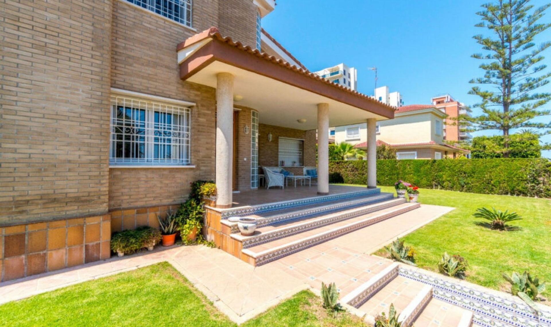 Resale - House -
La Veleta