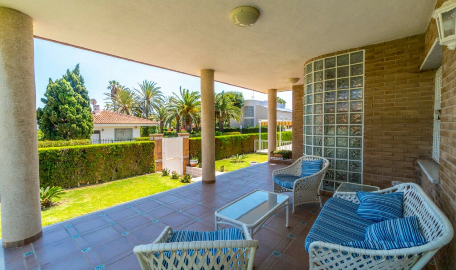 Resale - House -
La Veleta