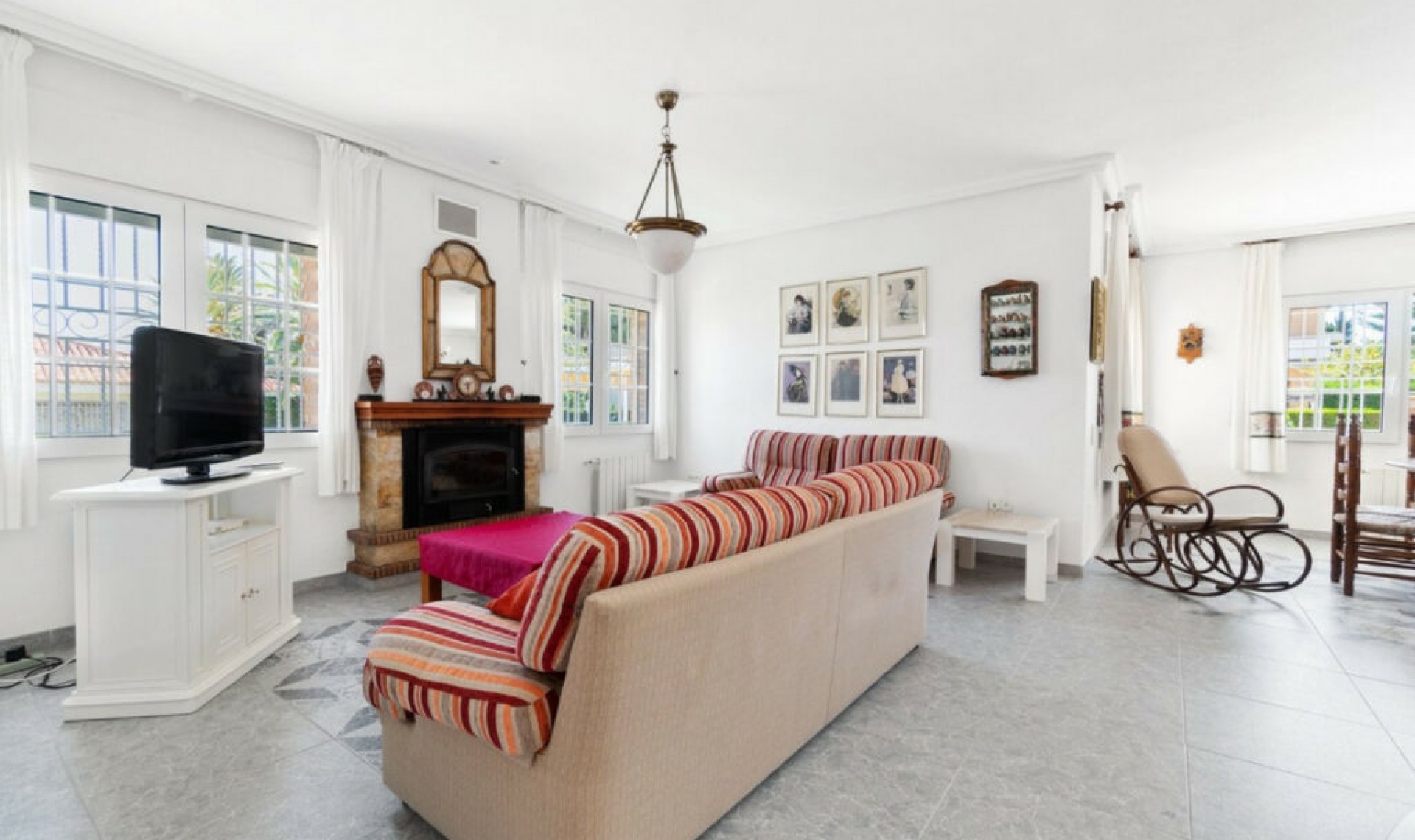 Resale - House -
La Veleta