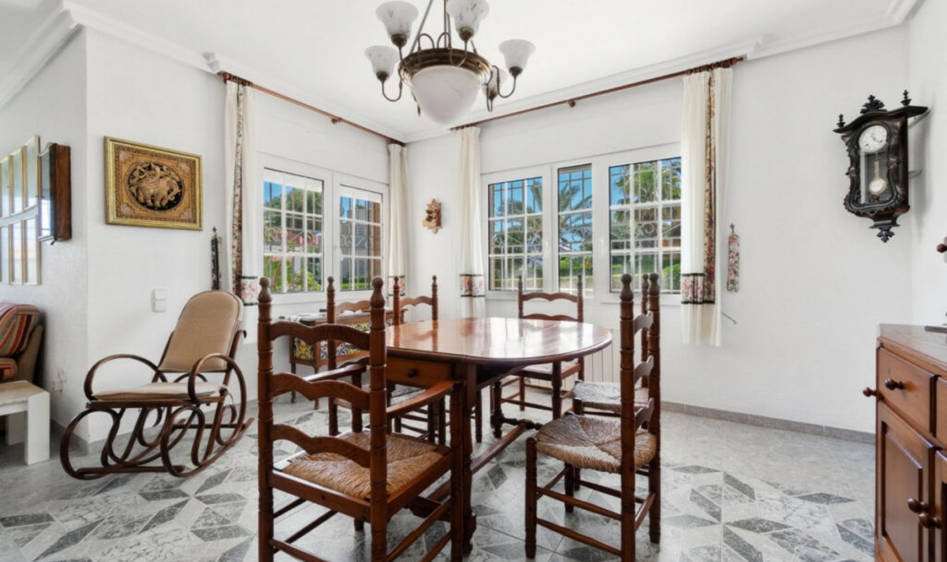 Resale - House -
La Veleta