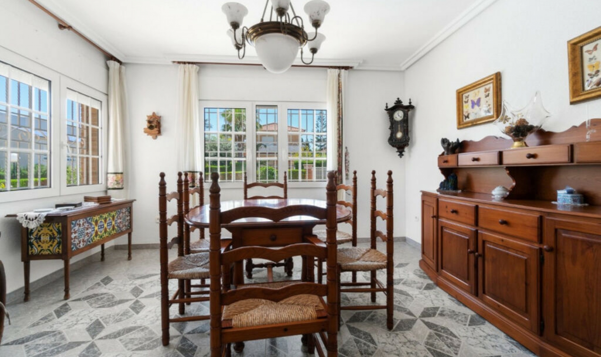 Resale - House -
La Veleta