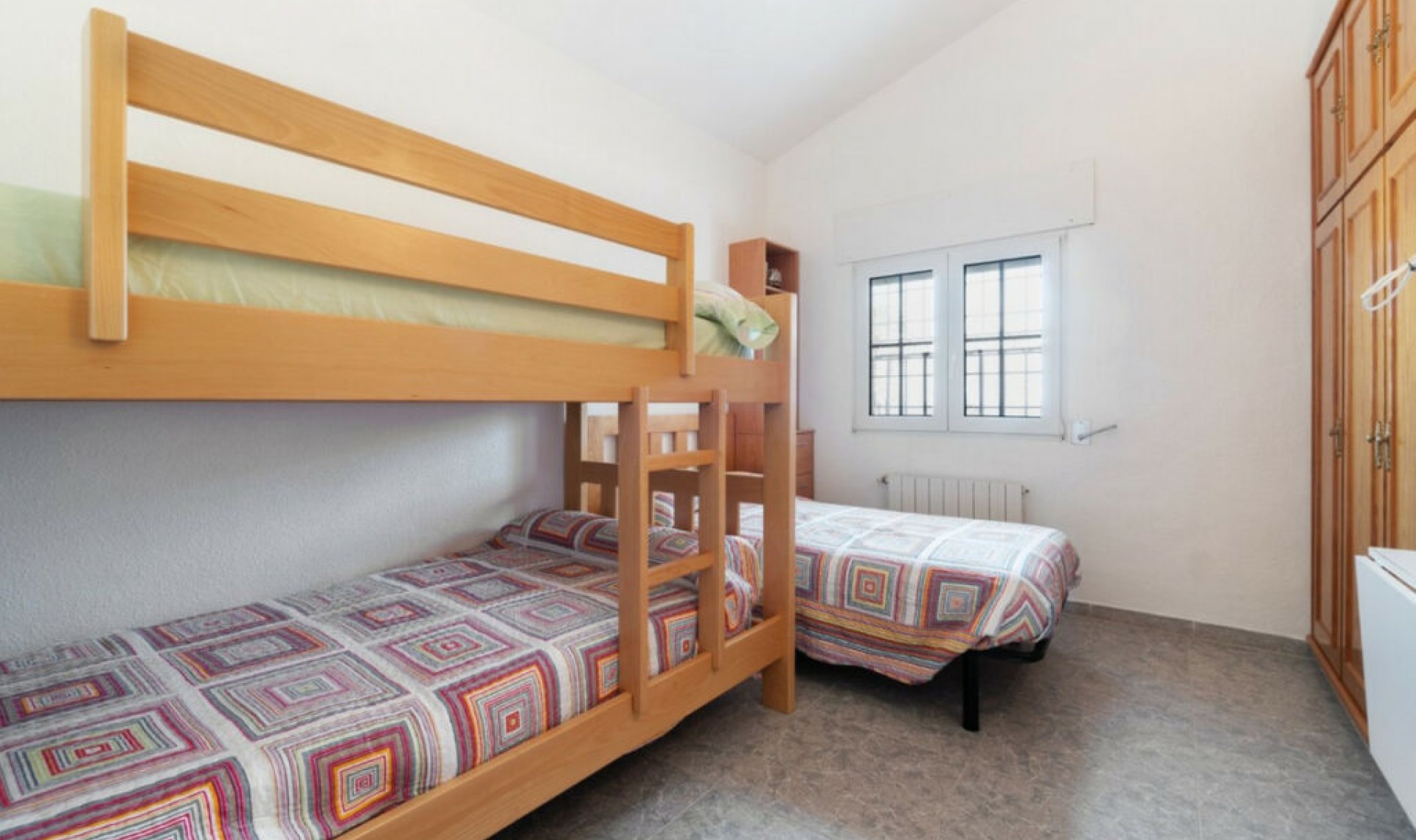 Resale - House -
La Veleta