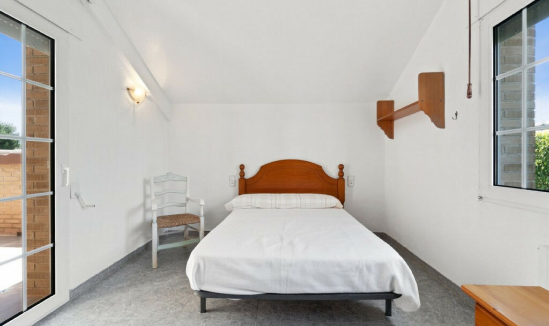 Resale - House -
La Veleta