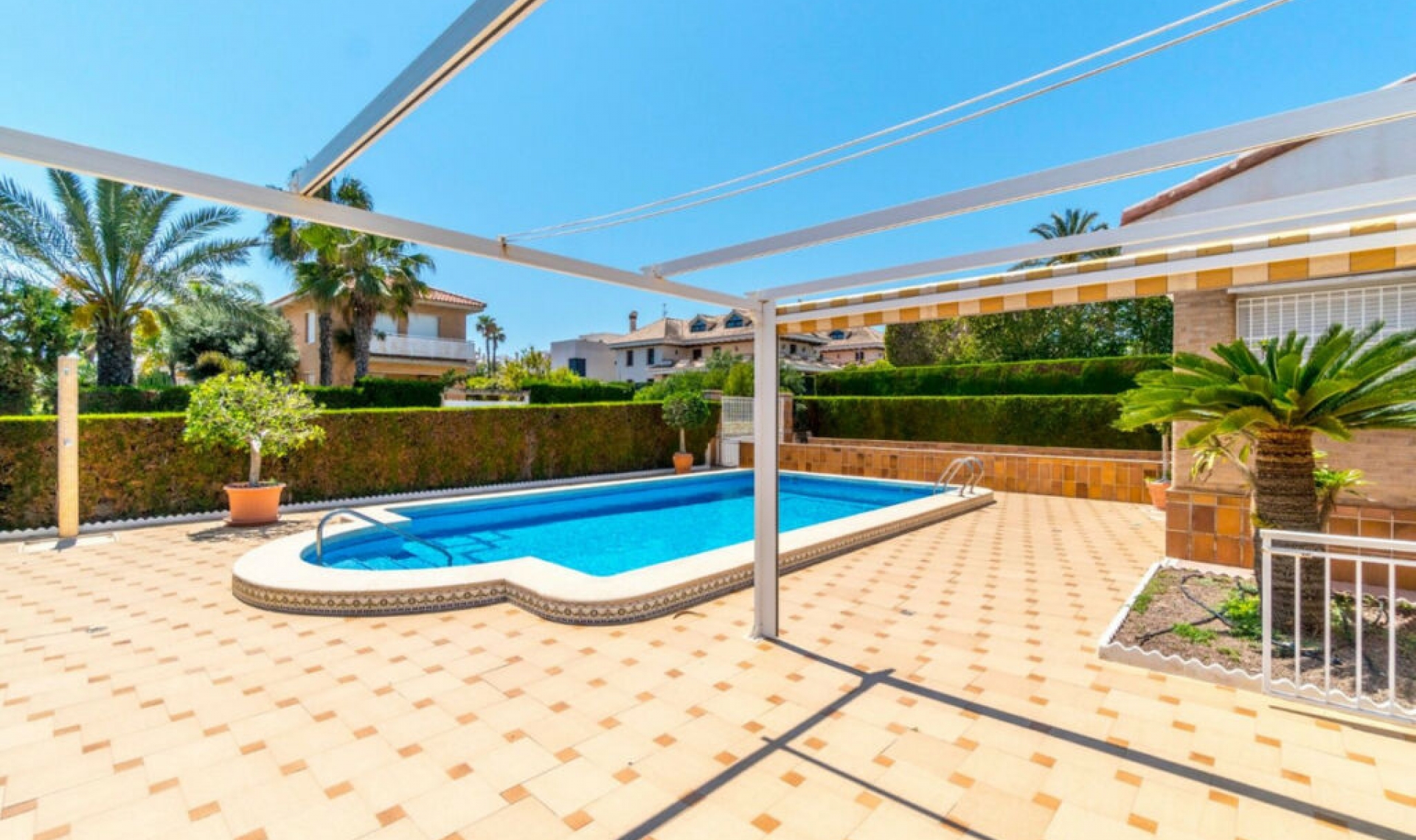 Resale - House -
La Veleta