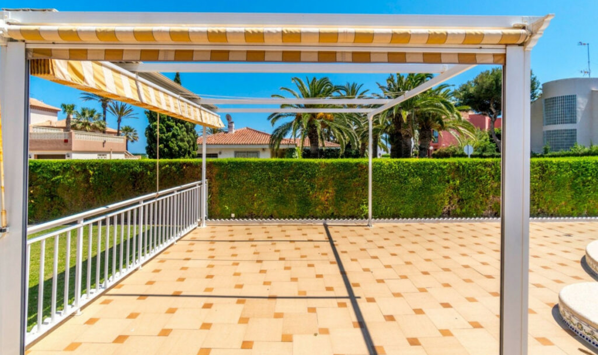 Resale - House -
La Veleta