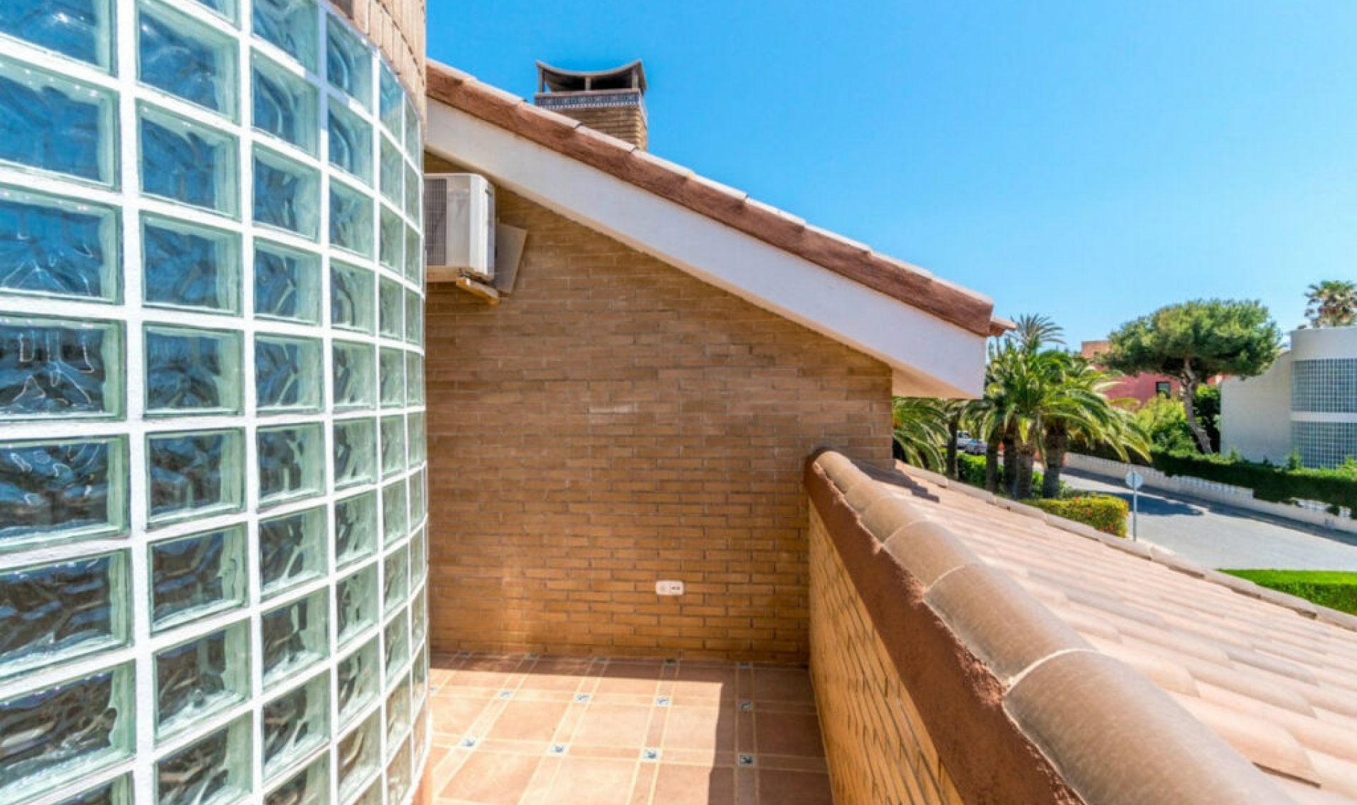 Resale - House -
La Veleta