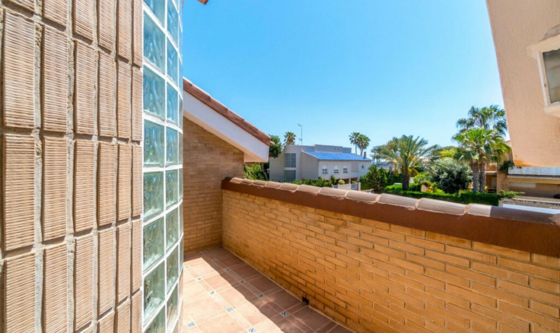 Resale - House -
La Veleta