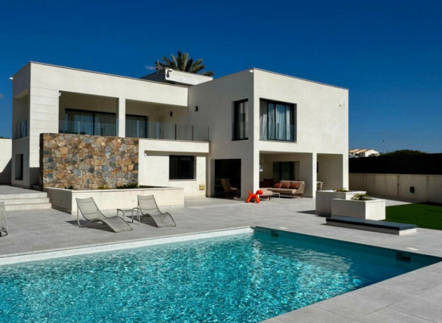 Resale - House -
La Veleta