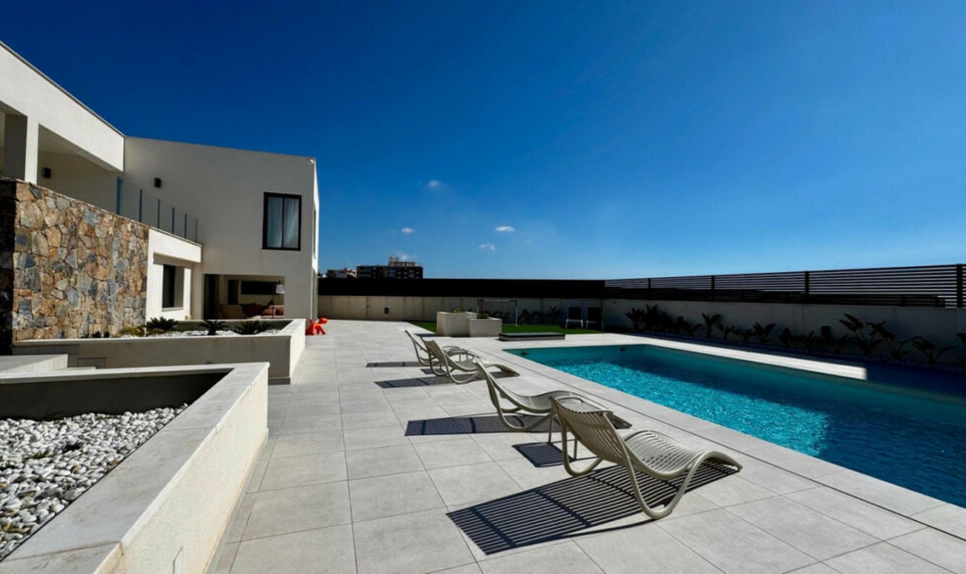 Resale - House -
La Veleta