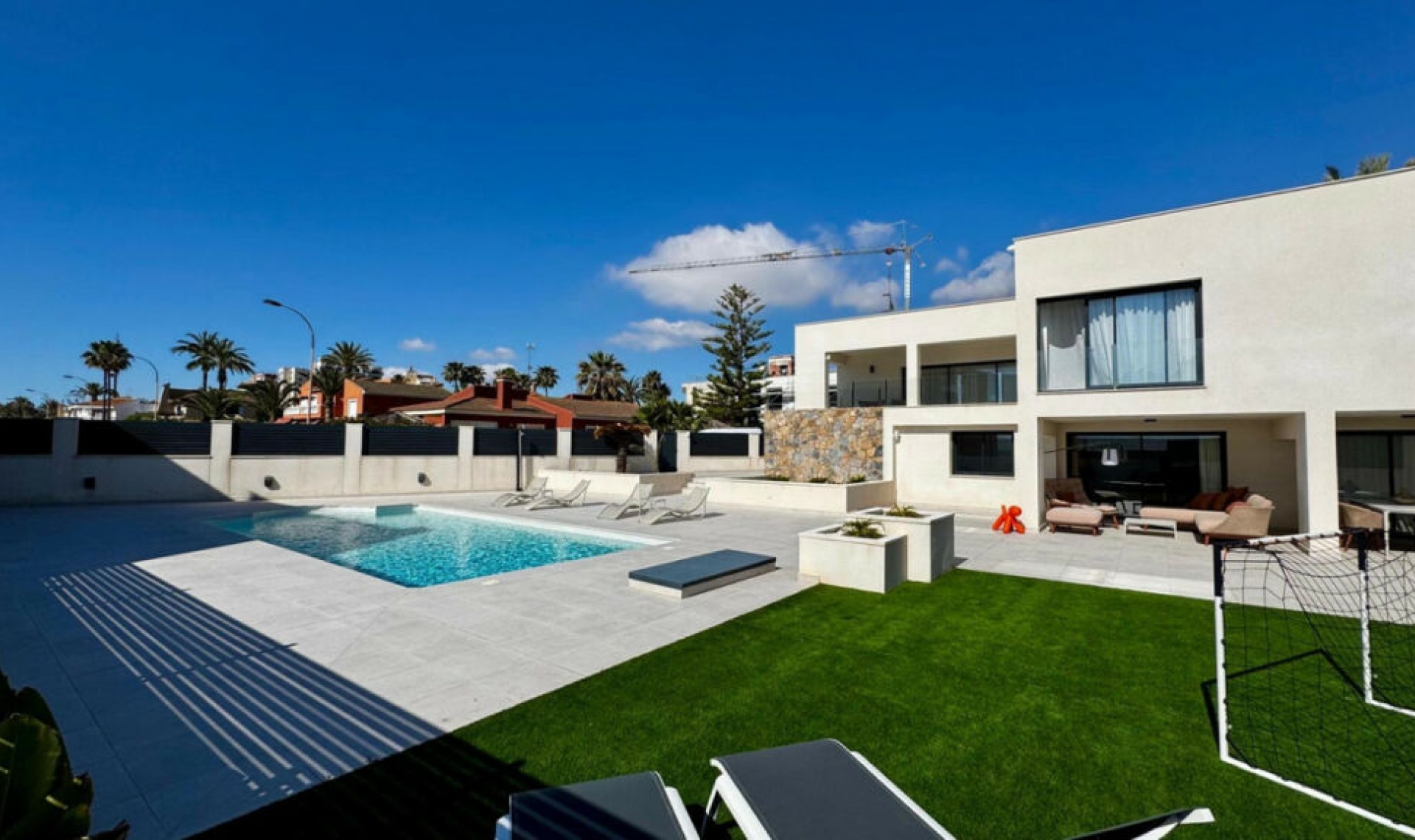 Resale - House -
La Veleta