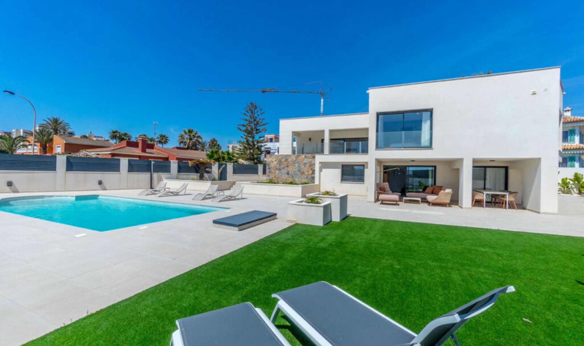 Resale - House -
La Veleta