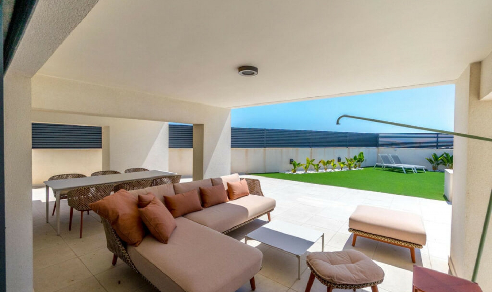 Resale - House -
La Veleta