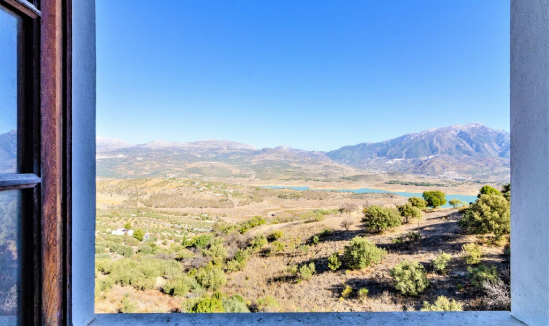 Resale - House -
La Viñuela