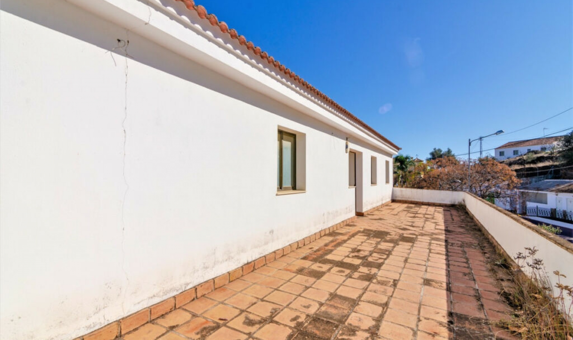 Resale - House -
La Viñuela