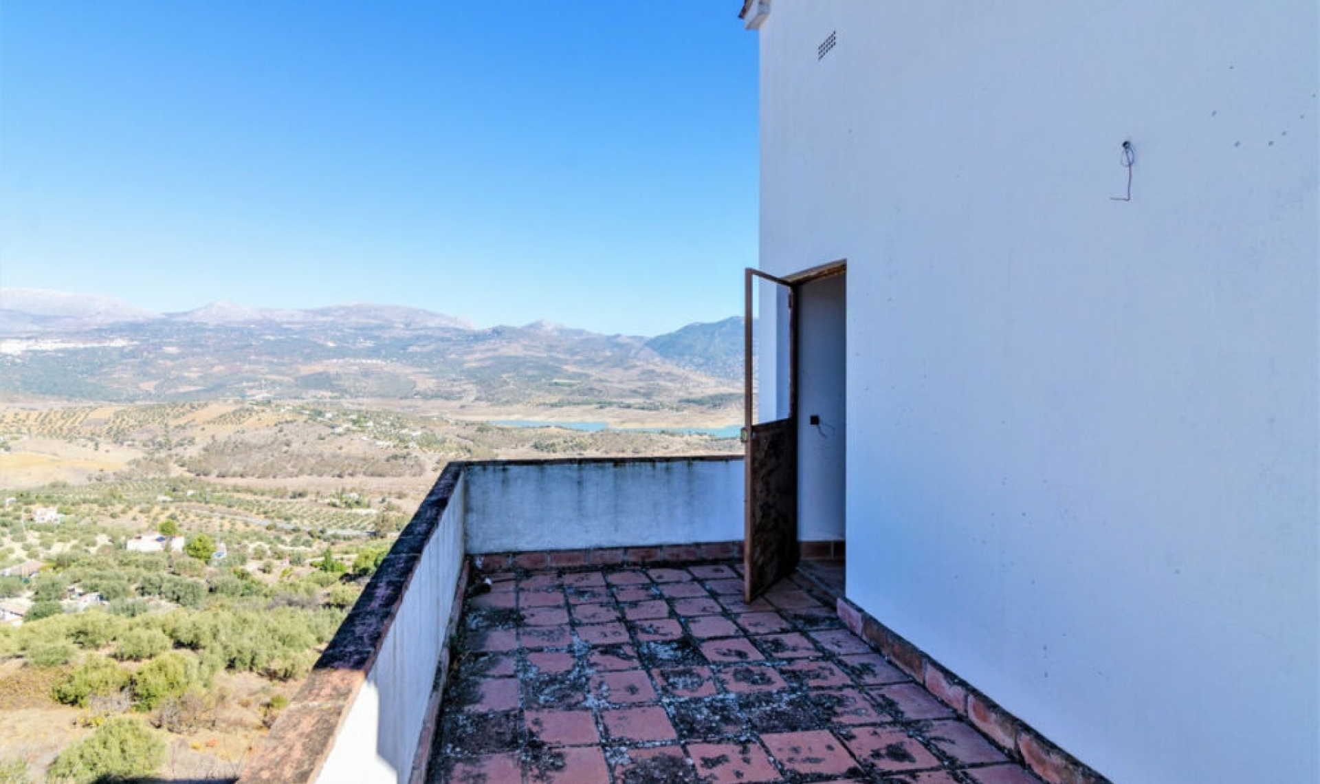 Resale - House -
La Viñuela