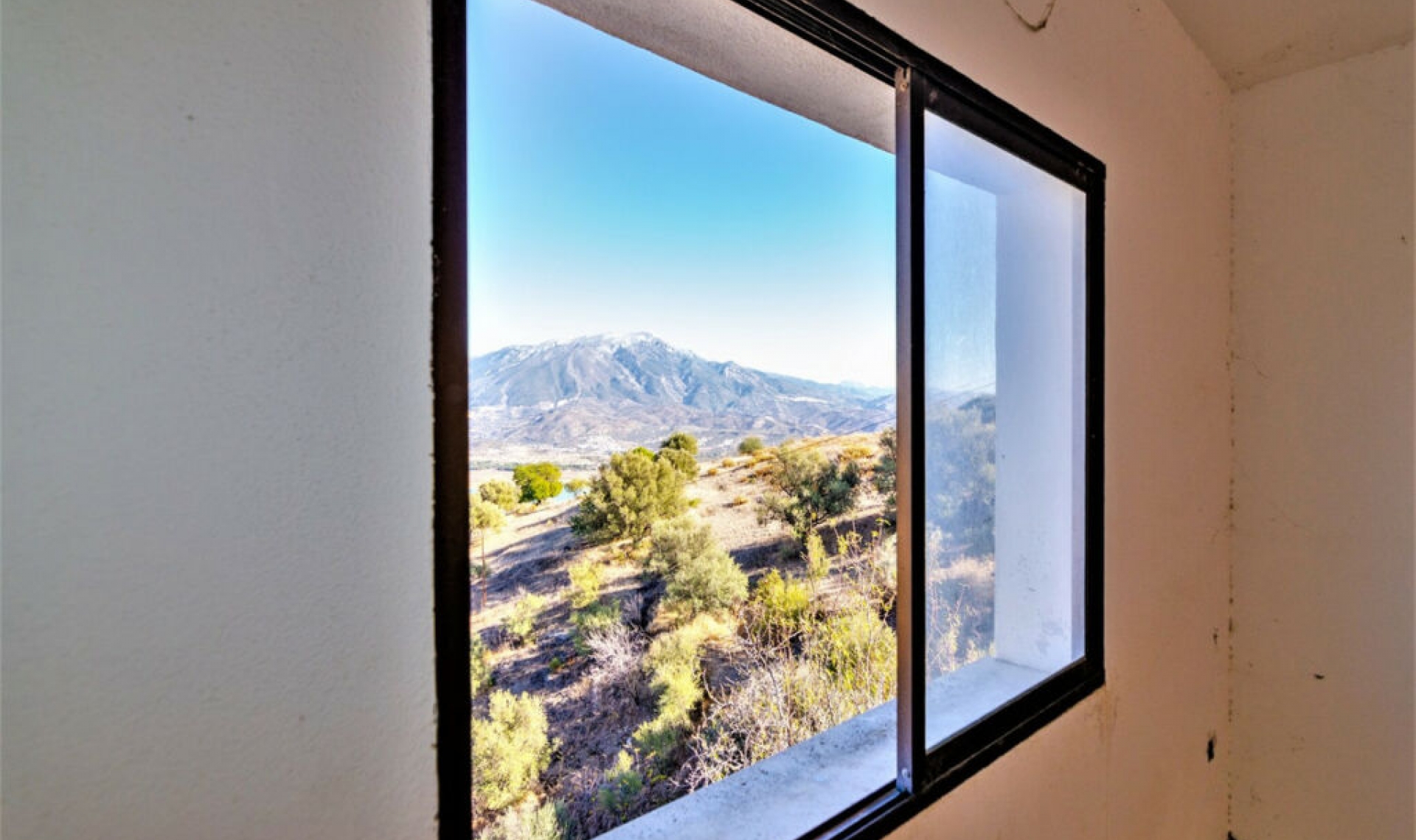 Resale - House -
La Viñuela