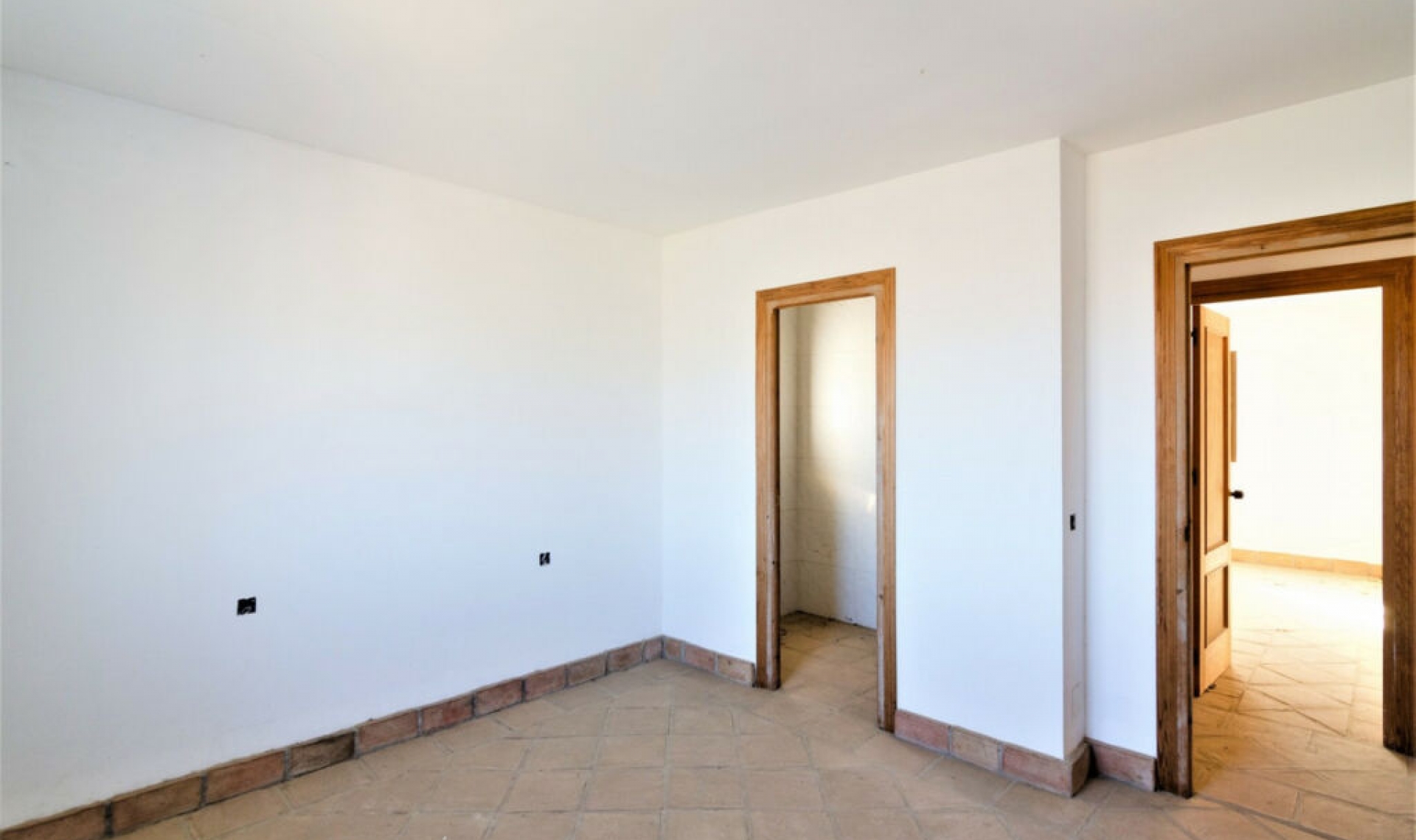 Resale - House -
La Viñuela