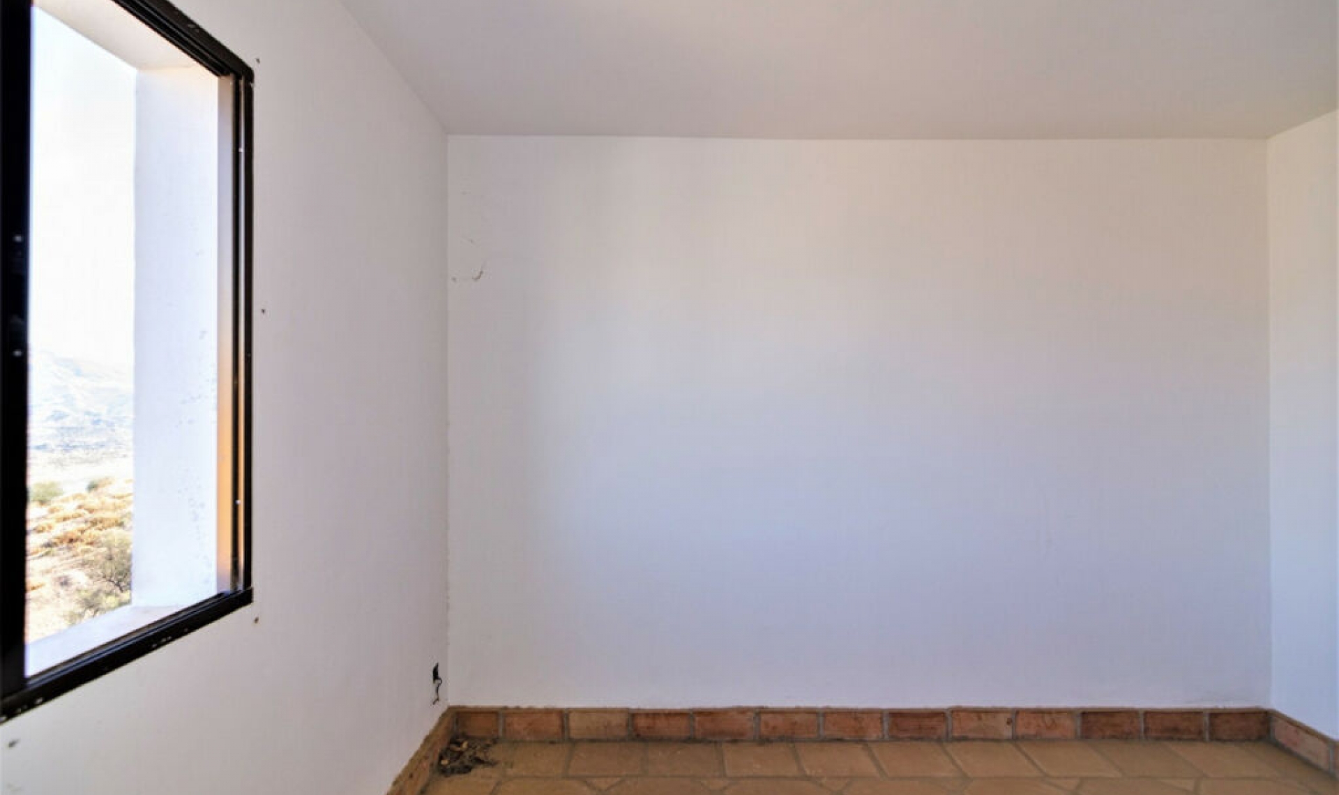 Resale - House -
La Viñuela