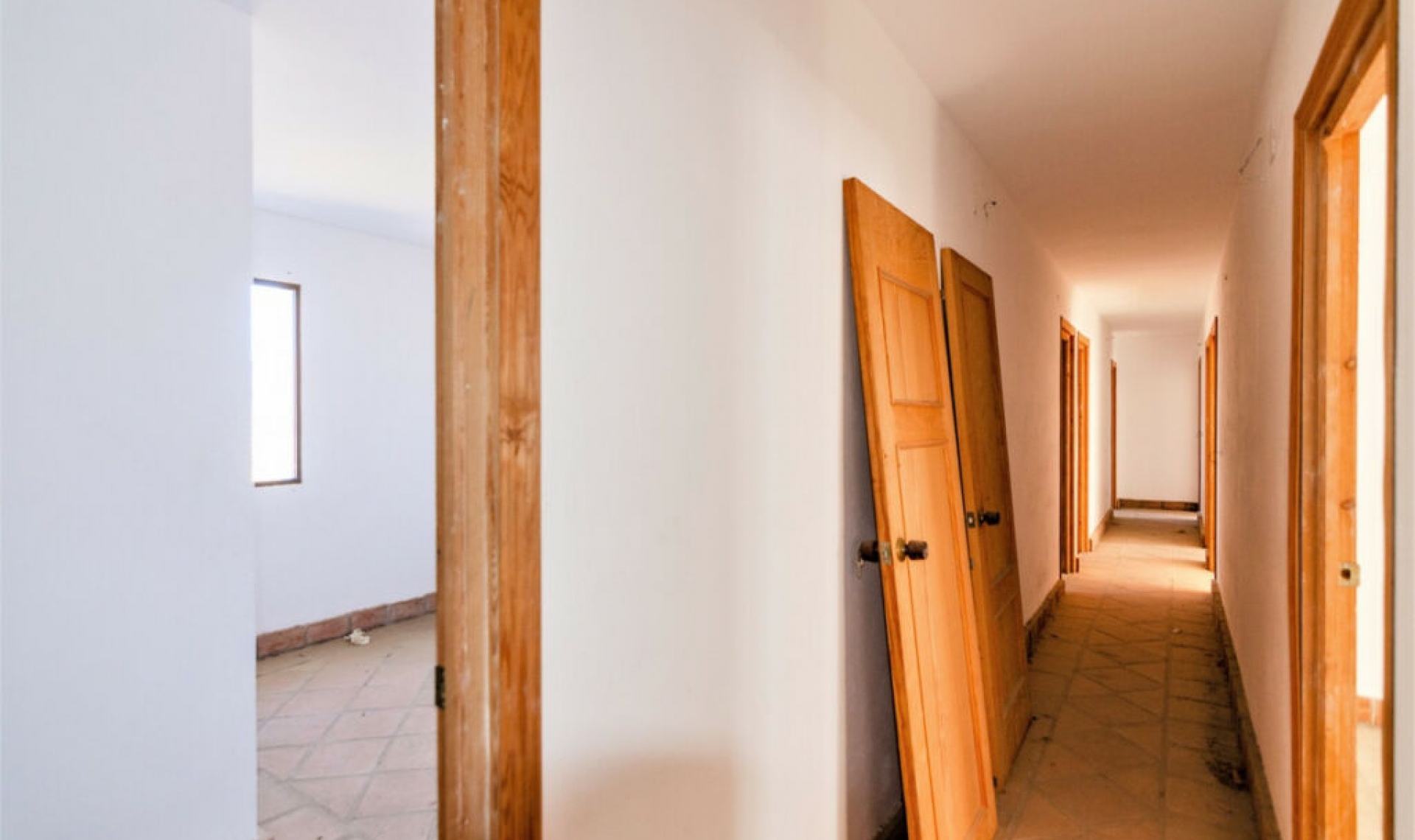 Resale - House -
La Viñuela