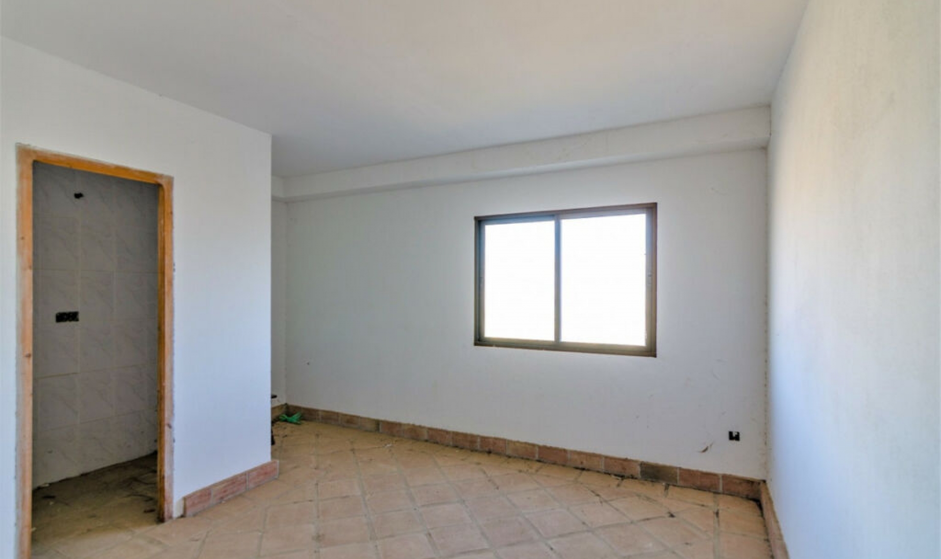 Resale - House -
La Viñuela