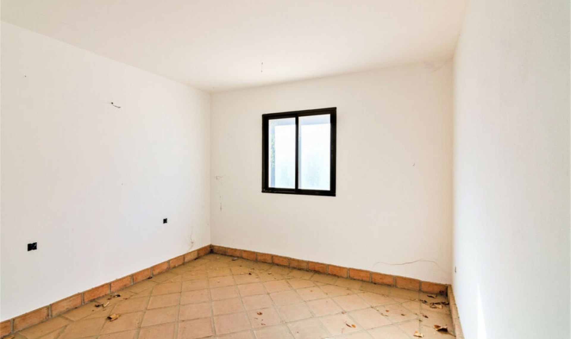 Resale - House -
La Viñuela