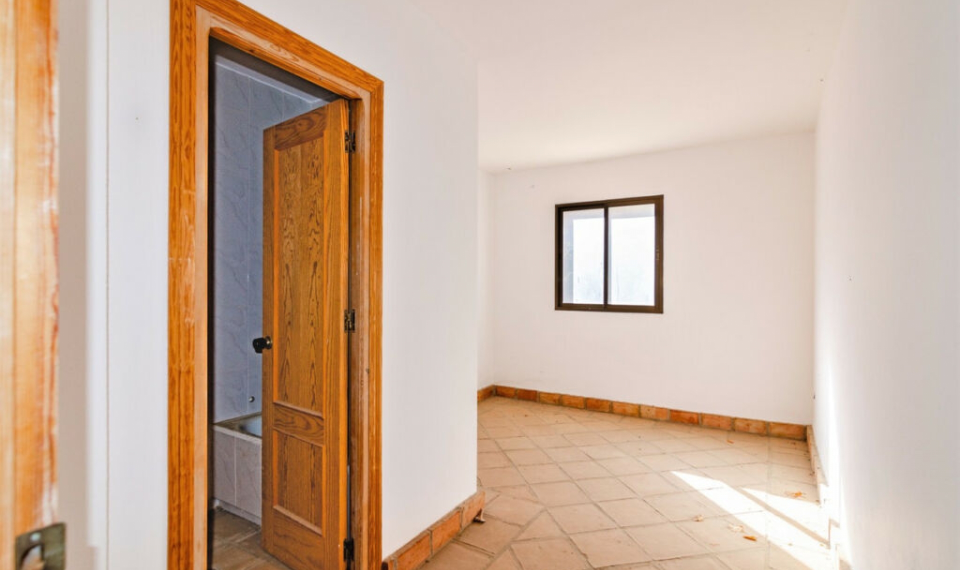 Resale - House -
La Viñuela