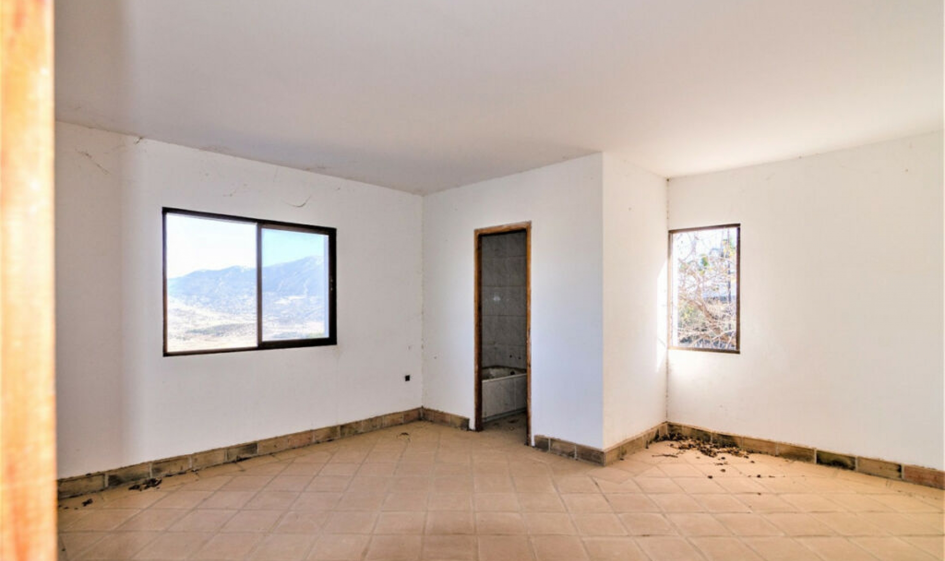 Resale - House -
La Viñuela