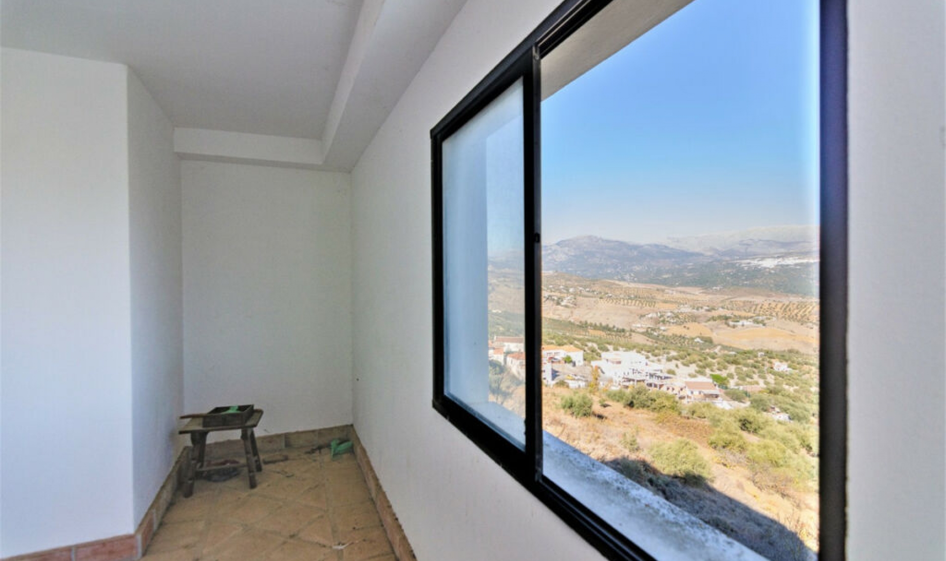 Resale - House -
La Viñuela