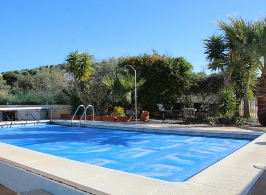 Resale - House -
La Viñuela