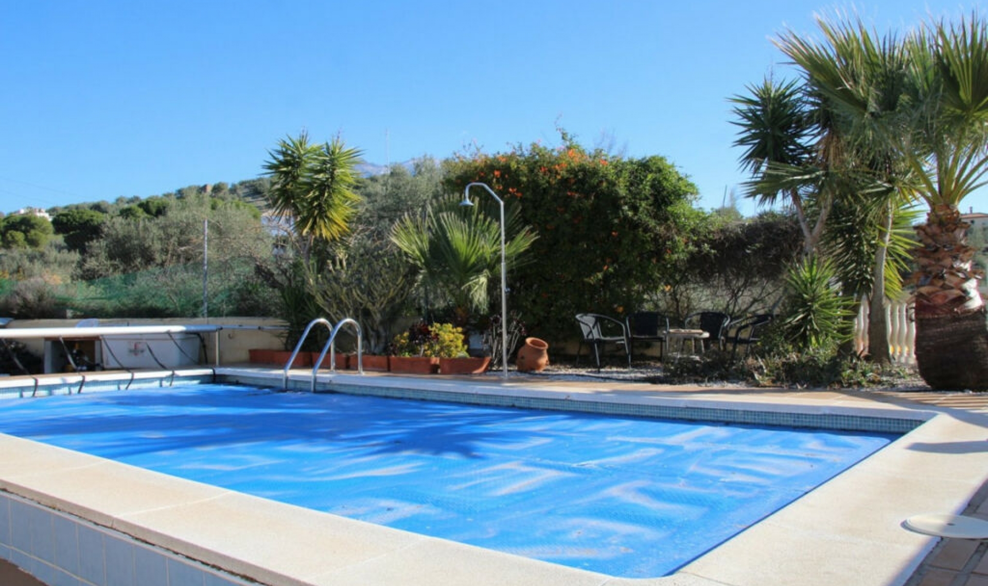 Resale - House -
La Viñuela