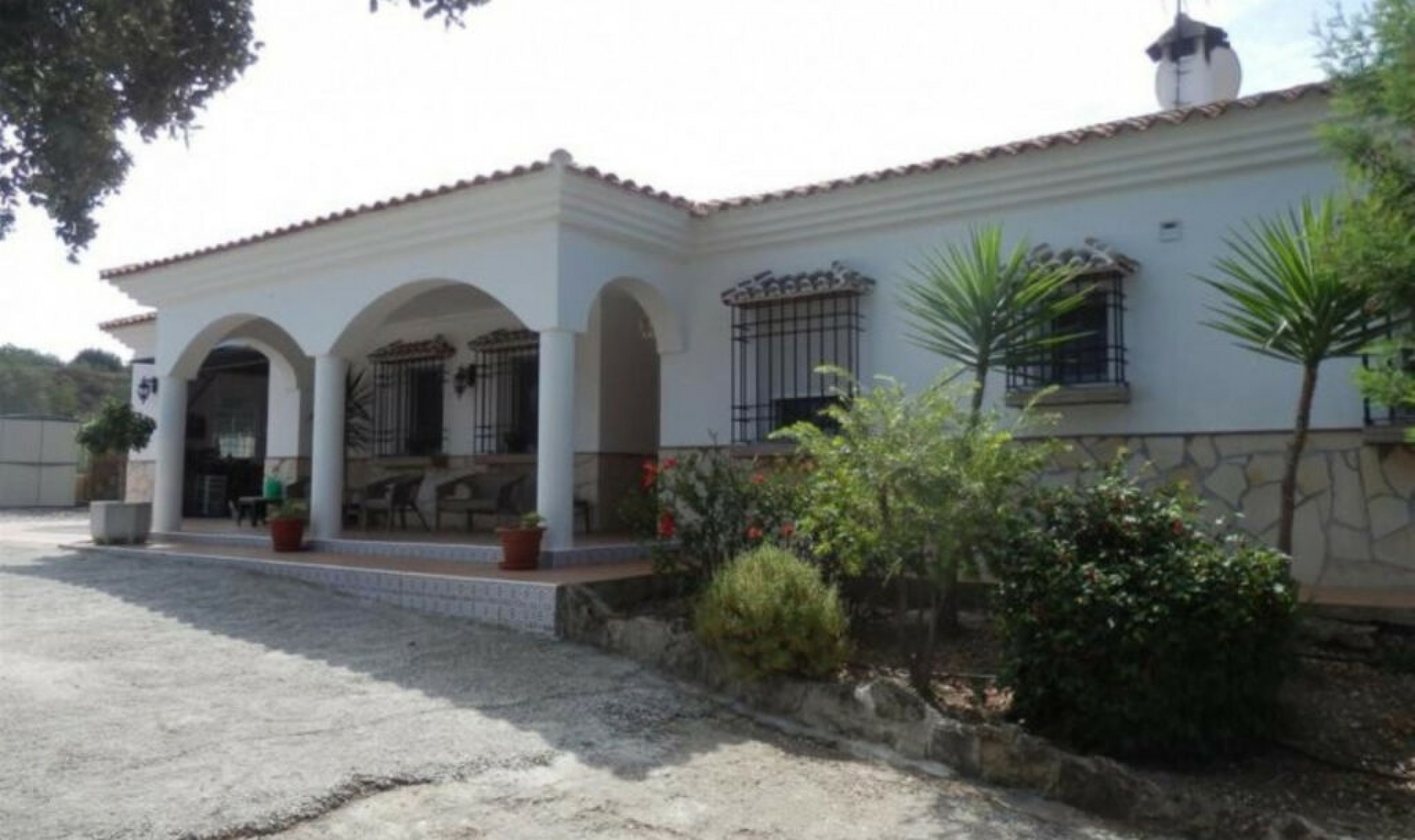 Resale - House -
La Viñuela