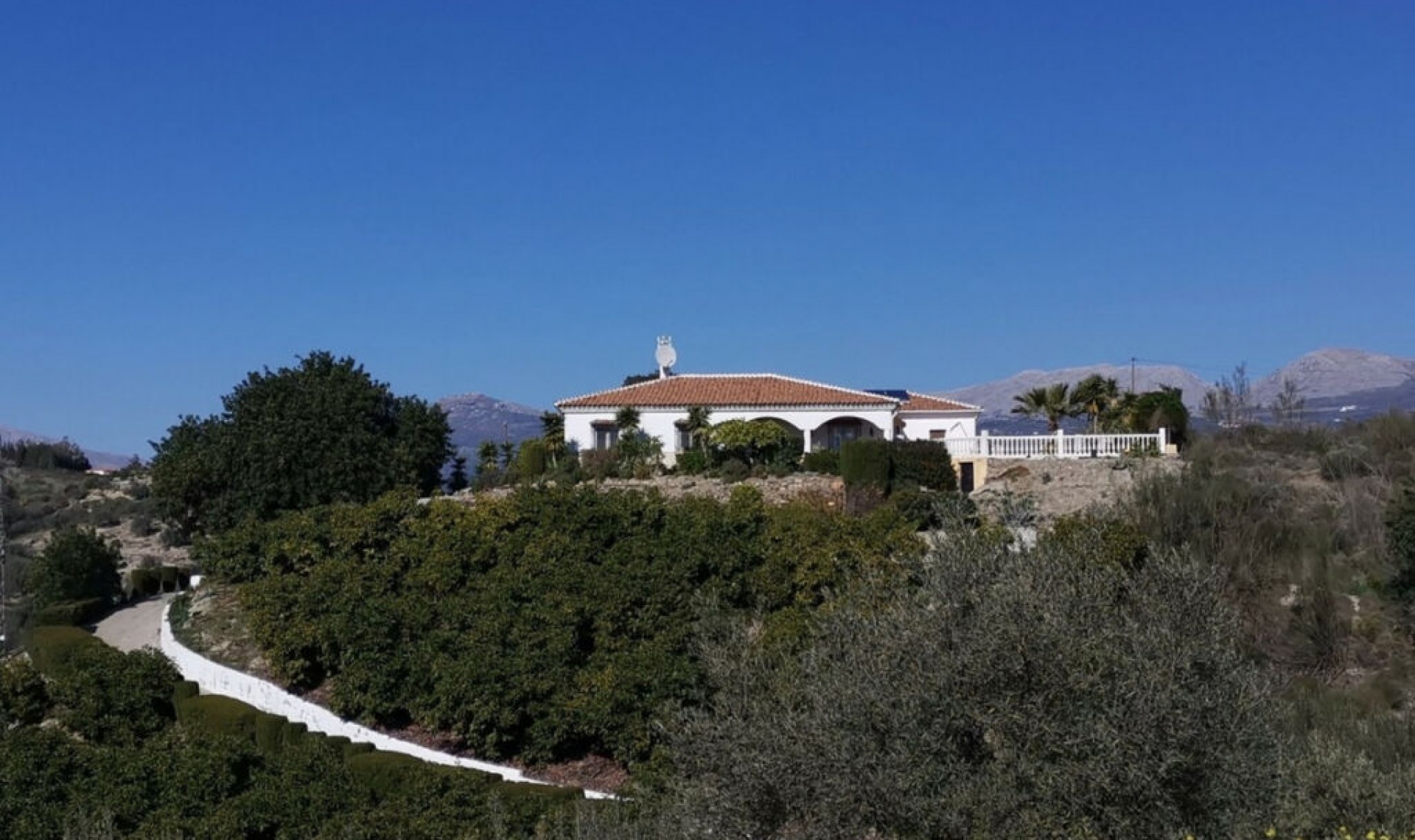 Resale - House -
La Viñuela