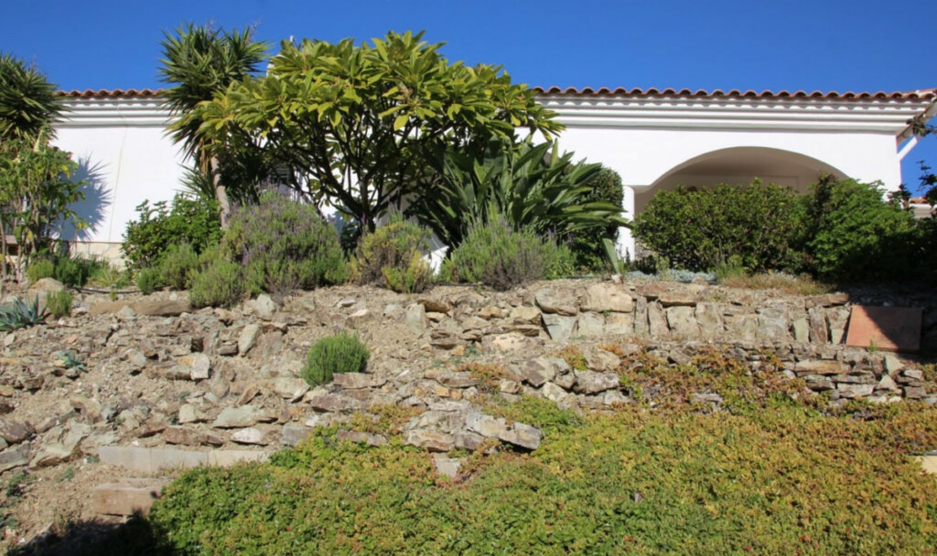 Resale - House -
La Viñuela