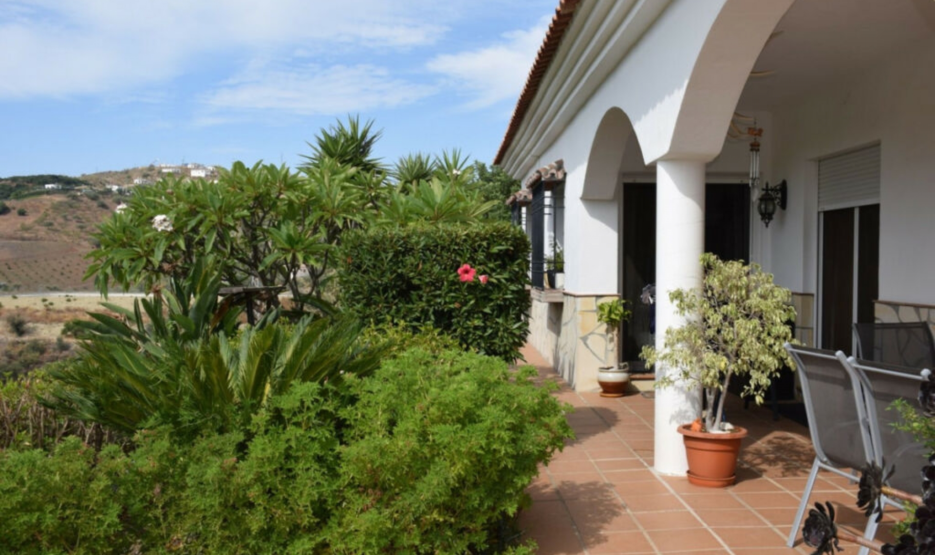 Resale - House -
La Viñuela