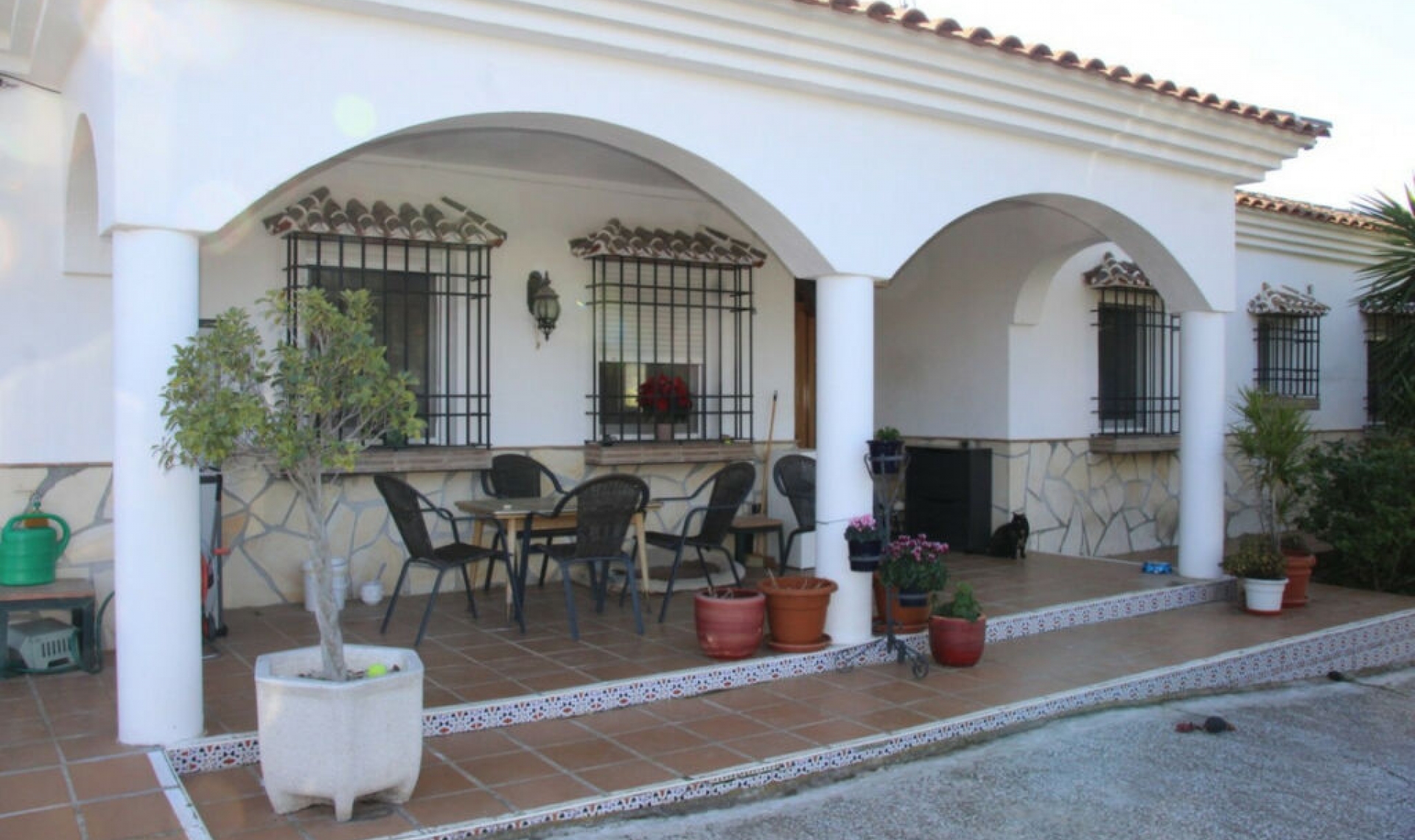 Resale - House -
La Viñuela