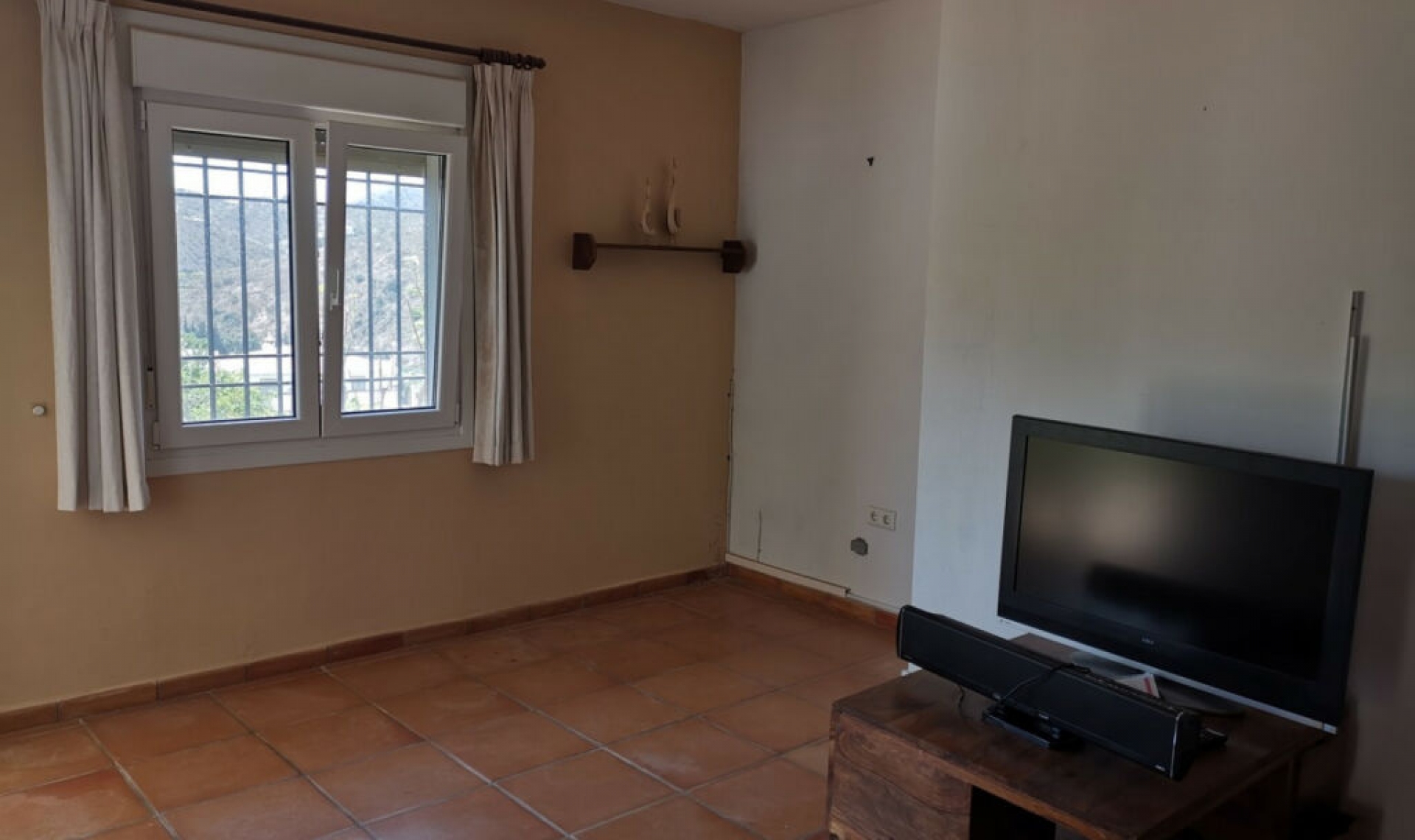 Resale - House -
La Viñuela