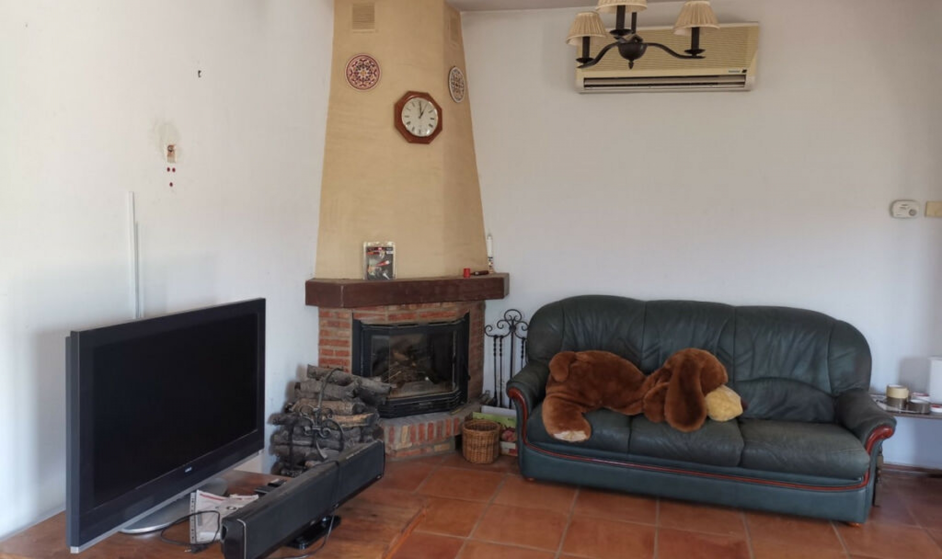 Resale - House -
La Viñuela