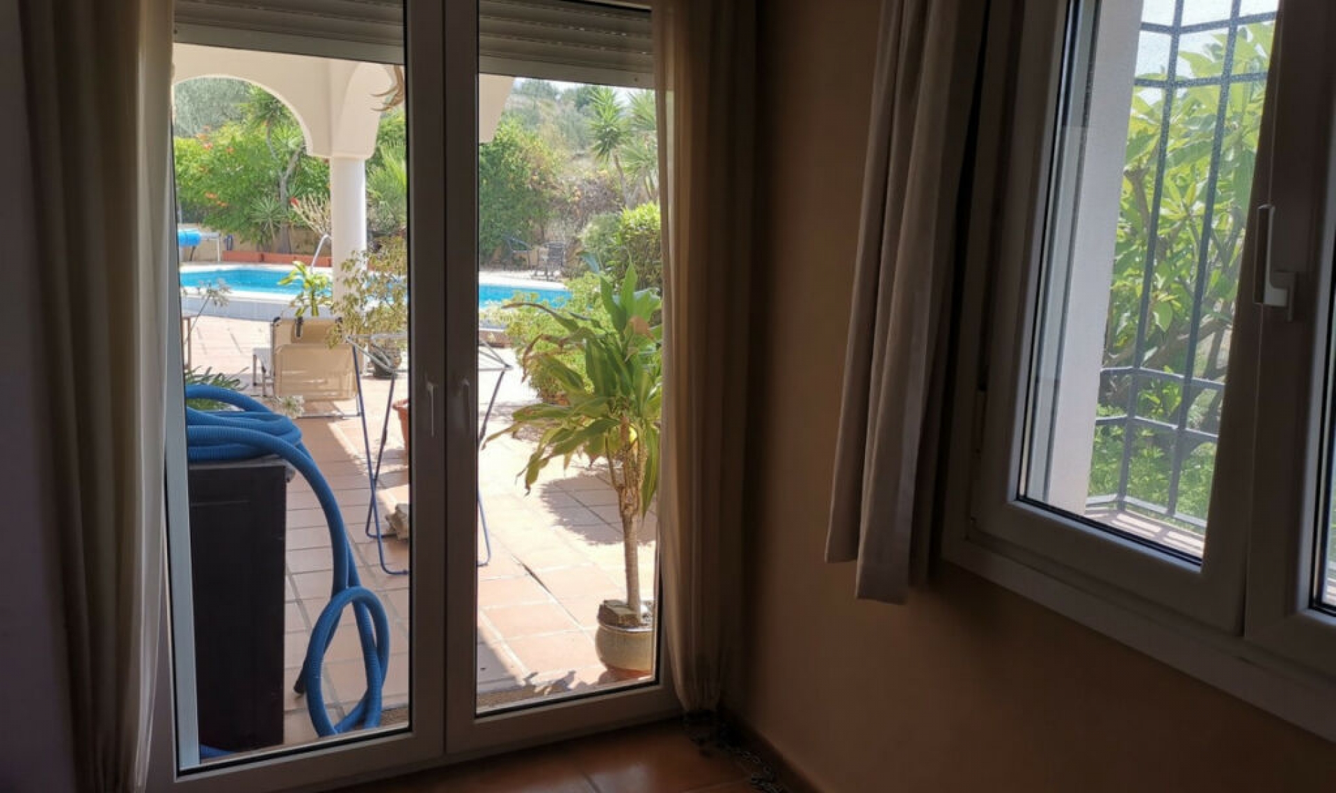 Resale - House -
La Viñuela