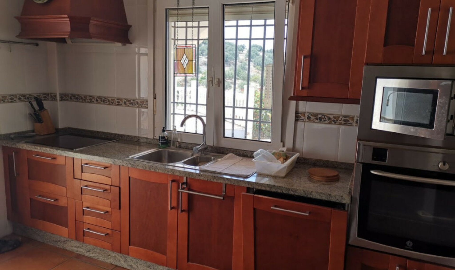 Resale - House -
La Viñuela