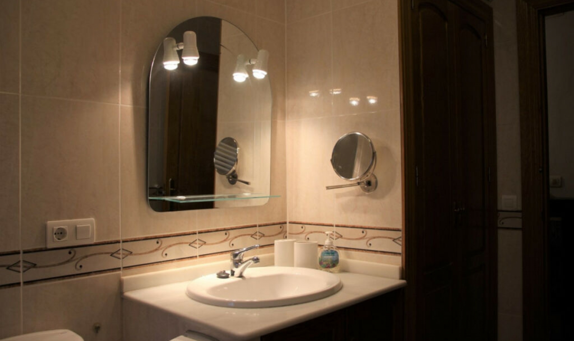 Resale - House -
La Viñuela