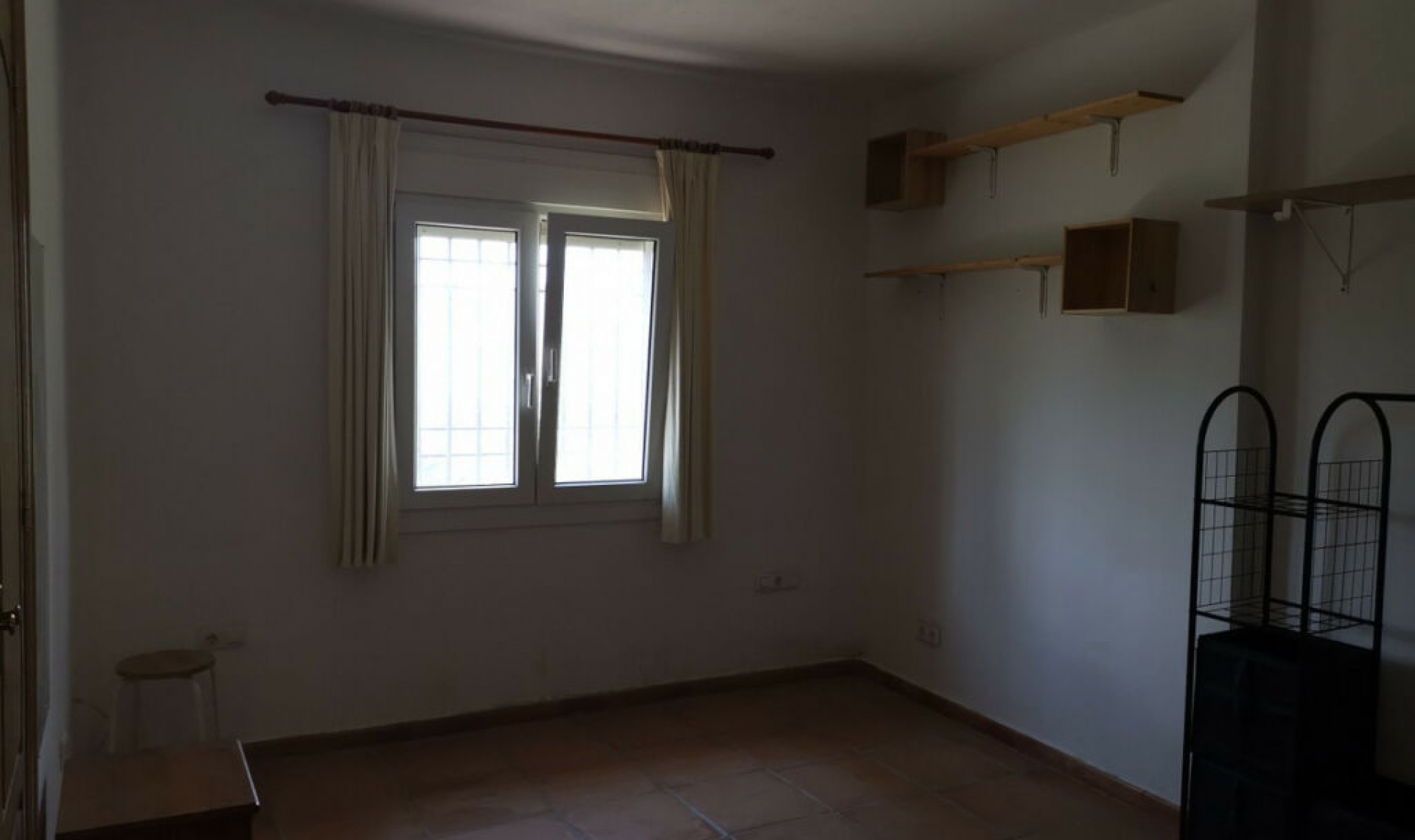 Resale - House -
La Viñuela