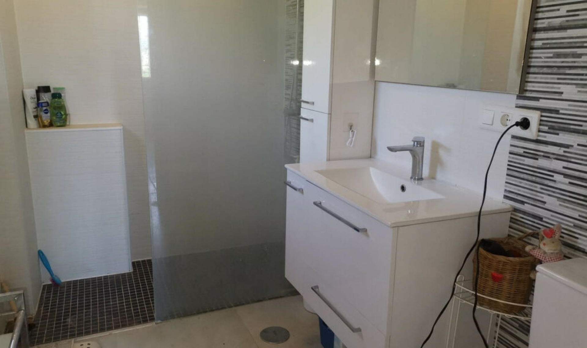 Resale - House -
La Viñuela