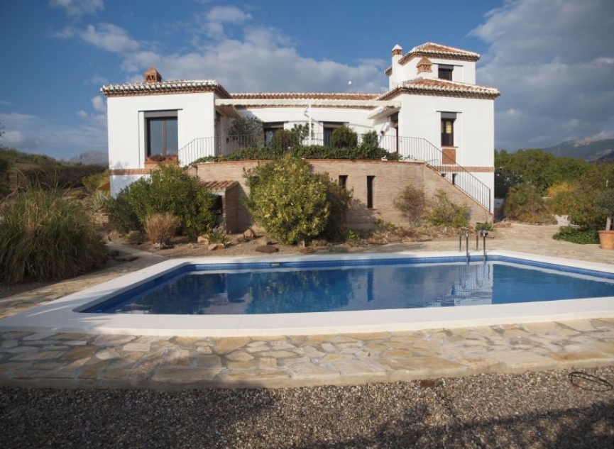 Resale - House -
La Viñuela