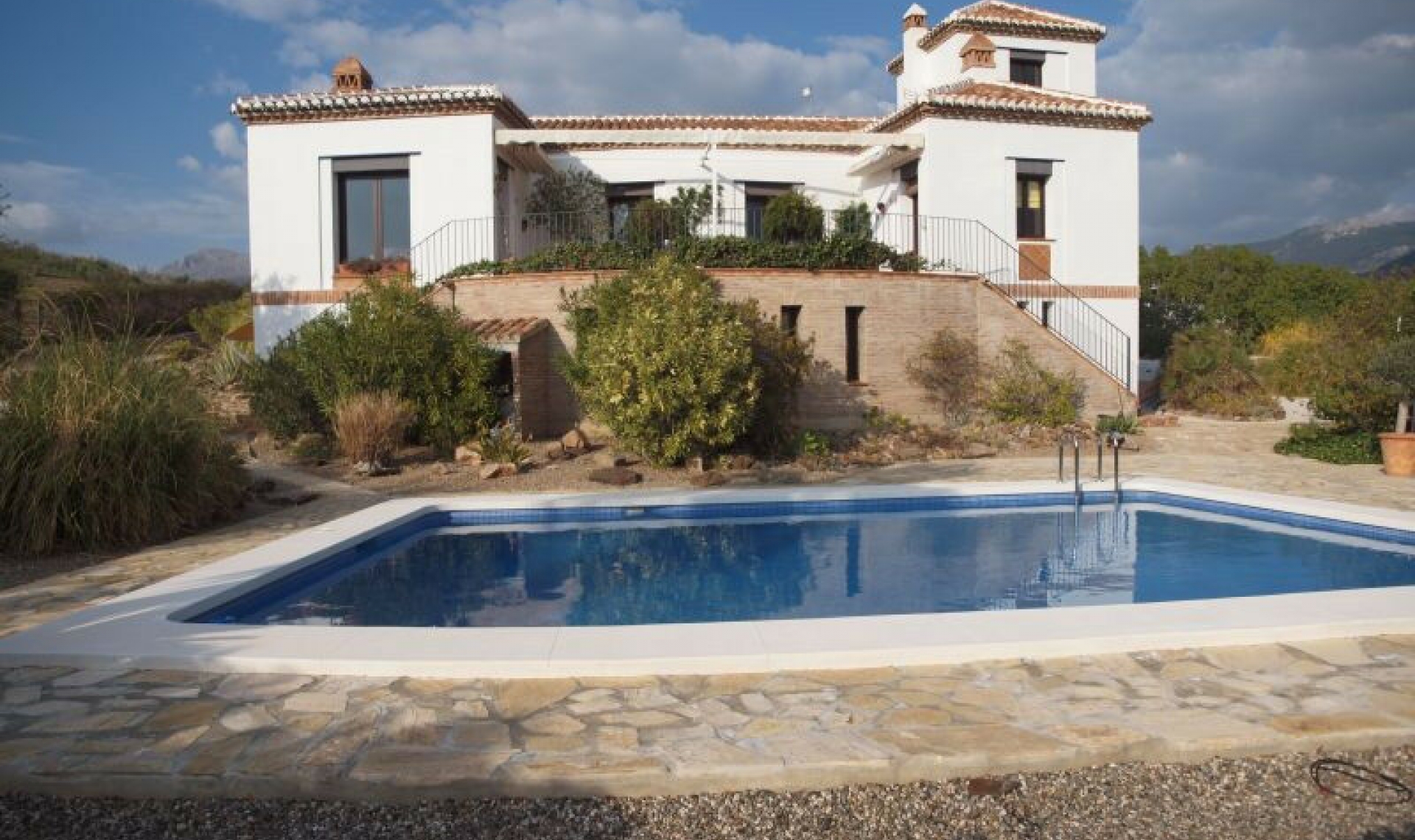 Resale - House -
La Viñuela