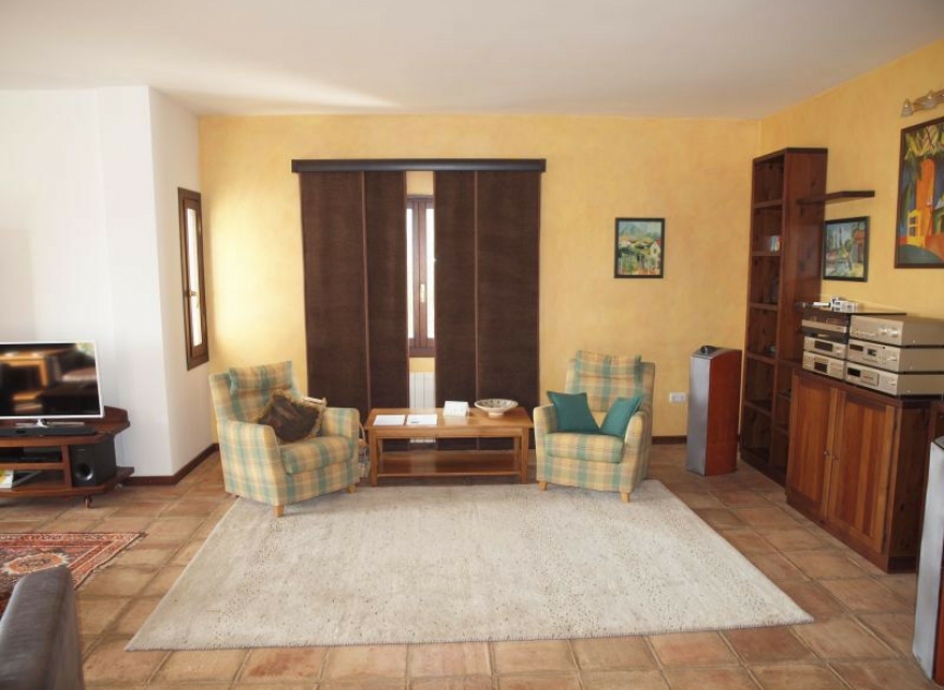 Resale - House -
La Viñuela