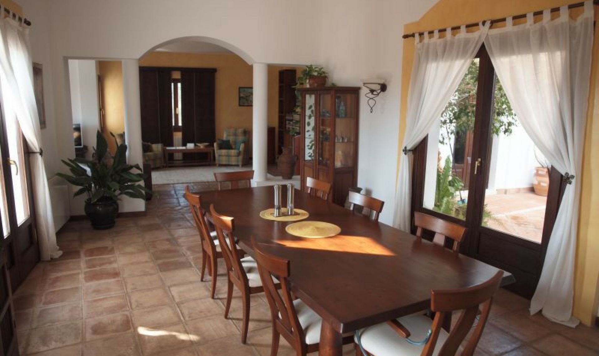 Resale - House -
La Viñuela