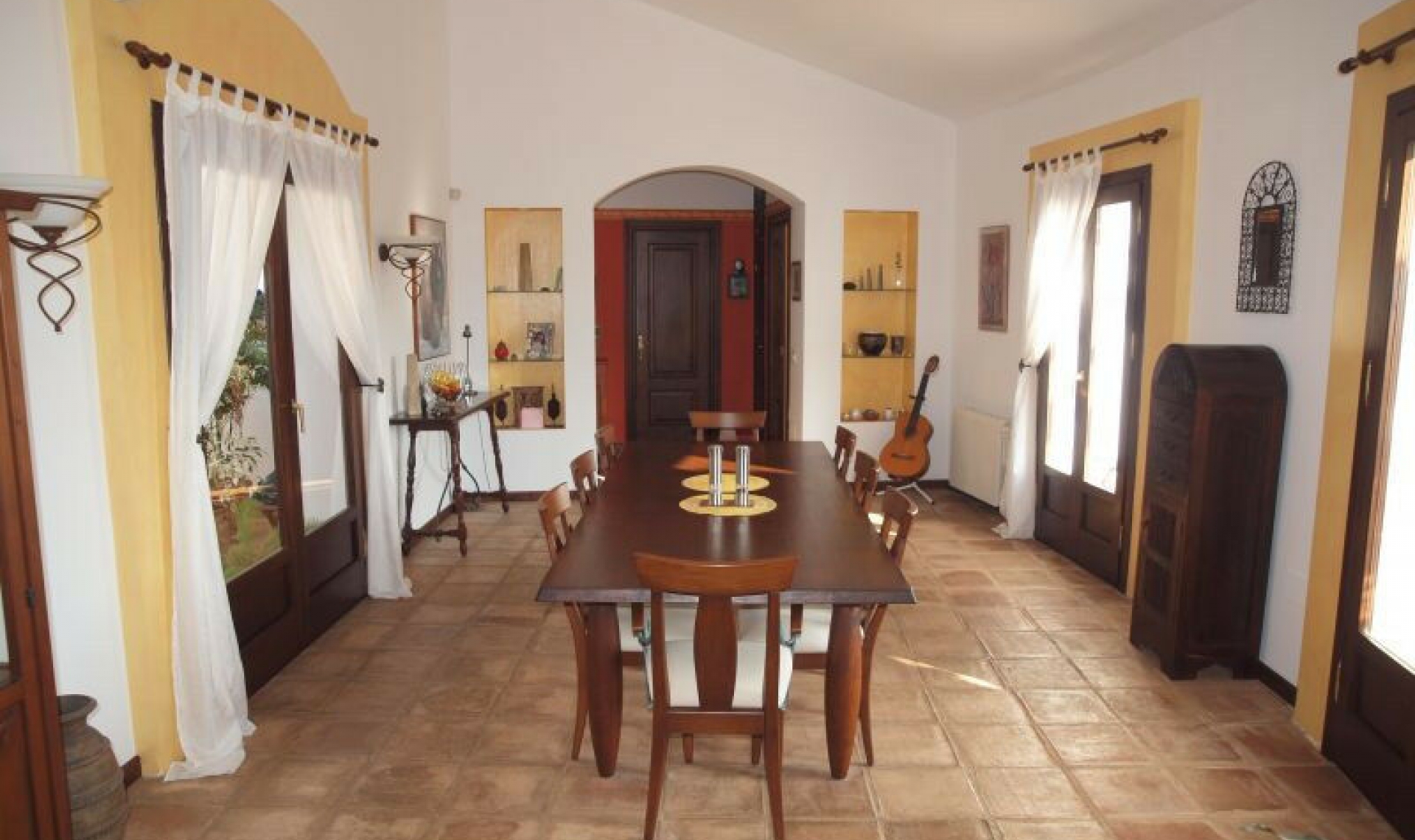 Resale - House -
La Viñuela
