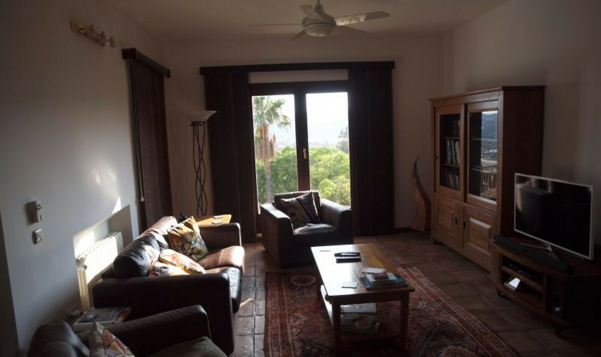 Resale - House -
La Viñuela