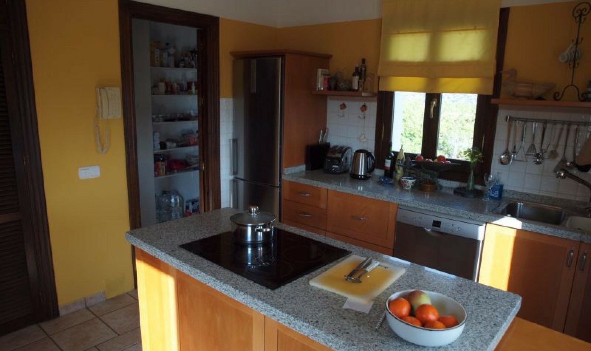 Resale - House -
La Viñuela